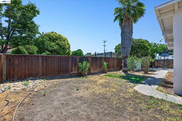 1202 N P St, Livermore, CA 94551