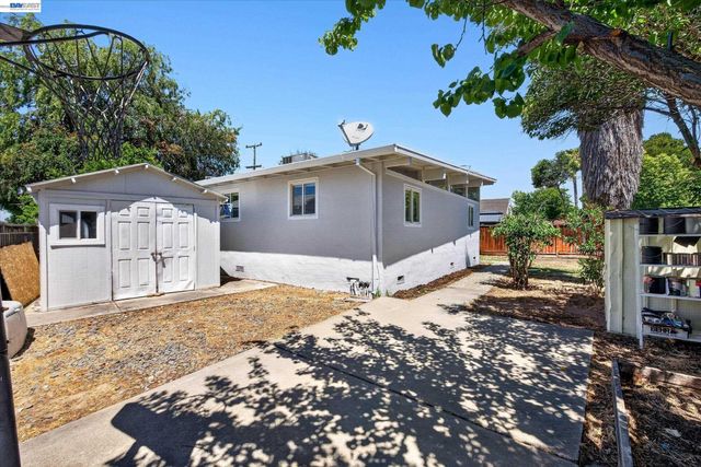 1202 N P St, Livermore, CA 94551