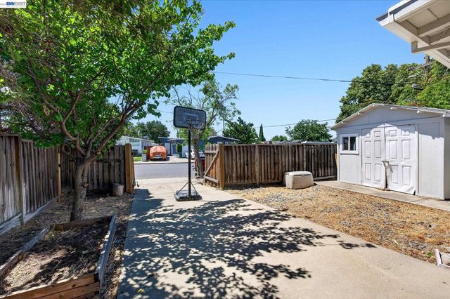 1202 N P St, Livermore, CA 94551