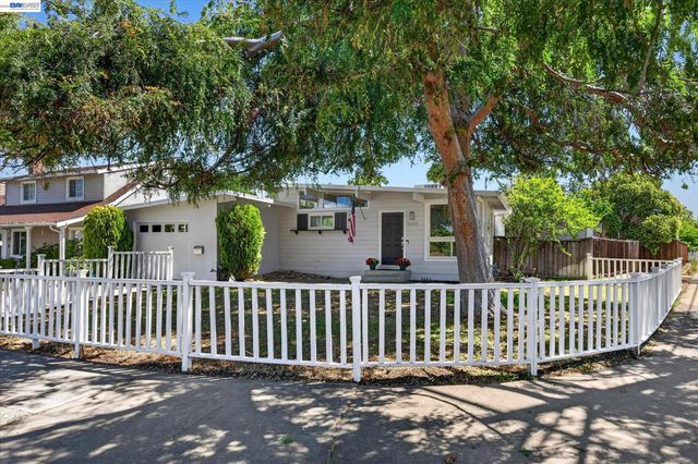 1202 N P St, Livermore, CA 94551