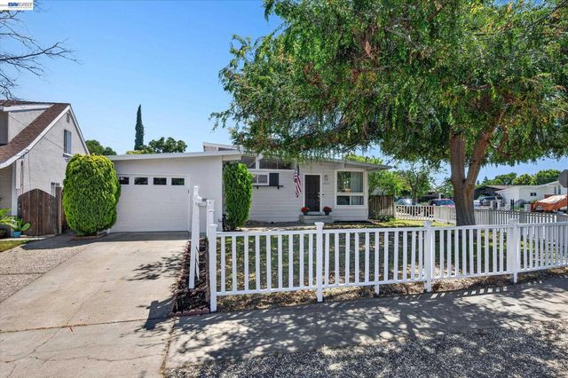 1202 N P St, Livermore, CA 94551