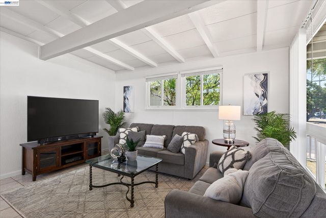 1202 N P St, Livermore, CA 94551