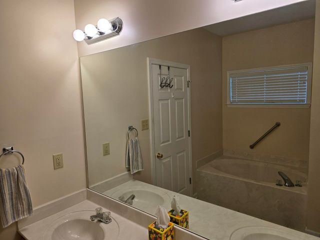 85 AUSTIN CIR, Oakland, TN 38060