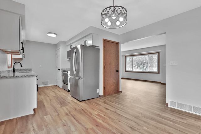 1017 Livingston Avenue, West Saint Paul, MN 55118