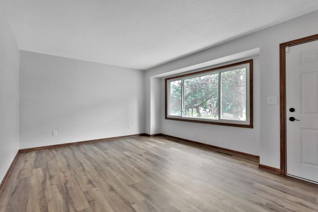 1017 Livingston Avenue, West Saint Paul, MN 55118