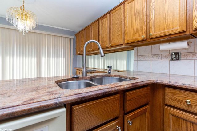 42857 Christina Drive 118, Sterling Heights, MI 48313