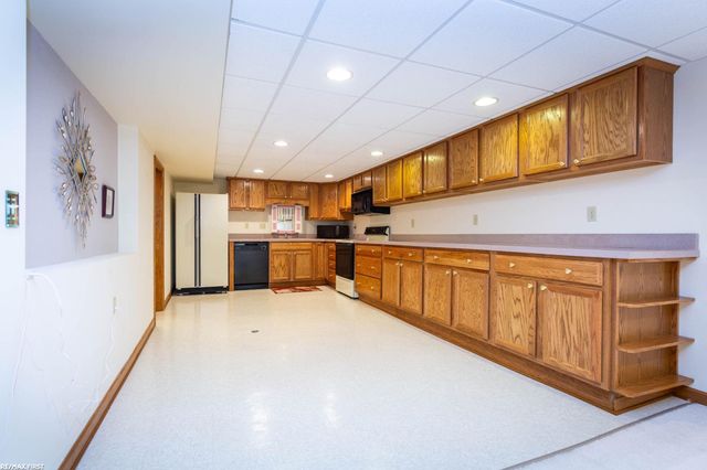 42857 Christina Drive 118, Sterling Heights, MI 48313
