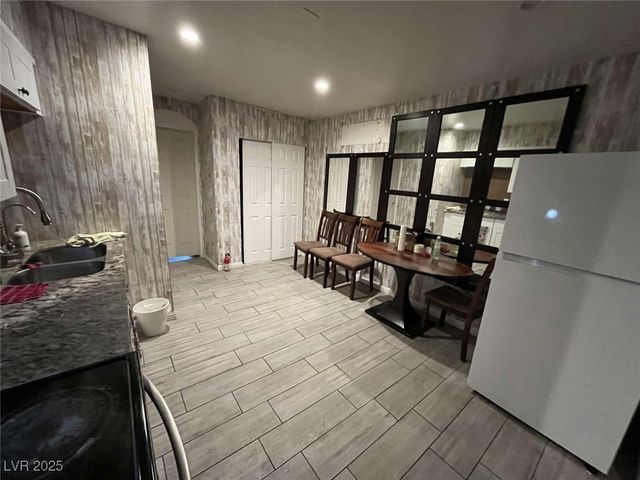 1508 East Twain Avenue, Las Vegas, NV 89169