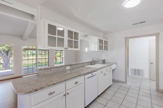 142 Lakeshore DR, Horseshoe Bay, TX 78657