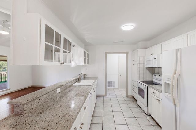 142 Lakeshore DR, Horseshoe Bay, TX 78657