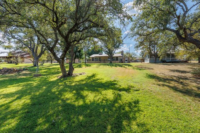 142 Lakeshore DR, Horseshoe Bay, TX 78657