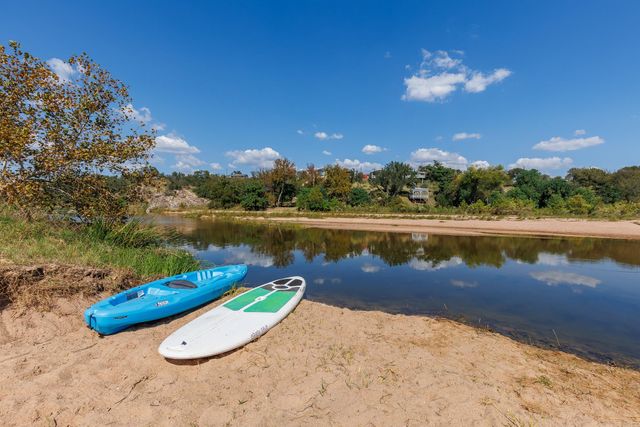 142 Lakeshore DR, Horseshoe Bay, TX 78657