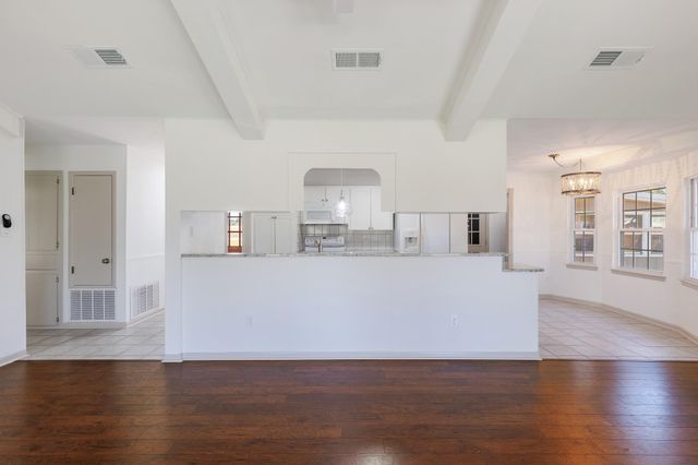 142 Lakeshore DR, Horseshoe Bay, TX 78657