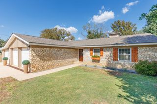 142 Lakeshore DR, Horseshoe Bay, TX 78657