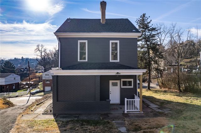 127 E Woodford Ave, Carrick, PA 15210