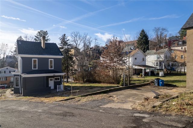 127 E Woodford Ave, Carrick, PA 15210