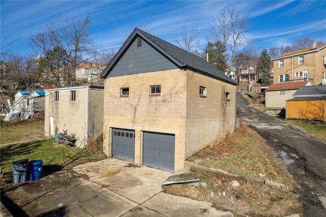 127 E Woodford Ave, Carrick, PA 15210