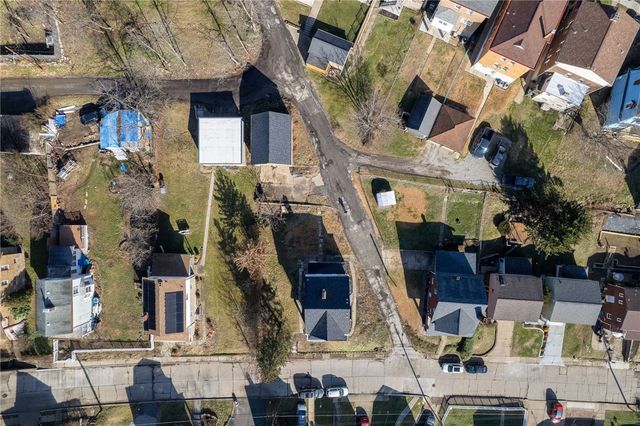 127 E Woodford Ave, Carrick, PA 15210