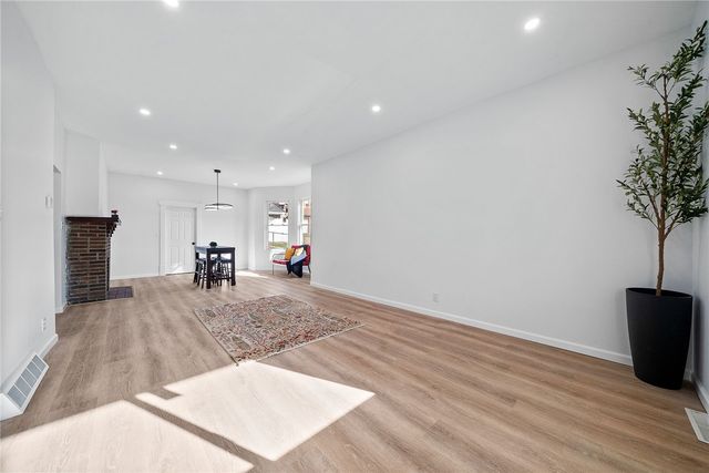 127 E Woodford Ave, Carrick, PA 15210