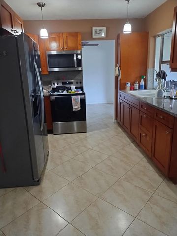 6810 NW 75th Street, Tamarac, FL 33321