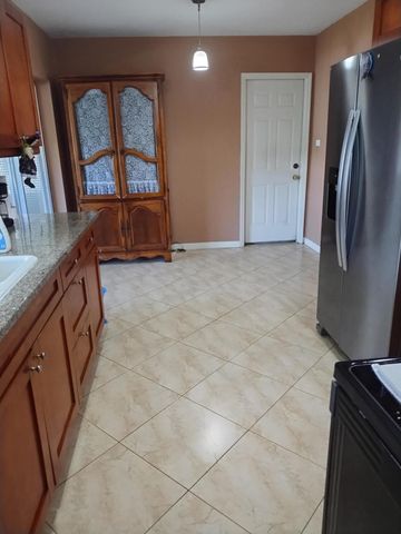 6810 NW 75th Street, Tamarac, FL 33321