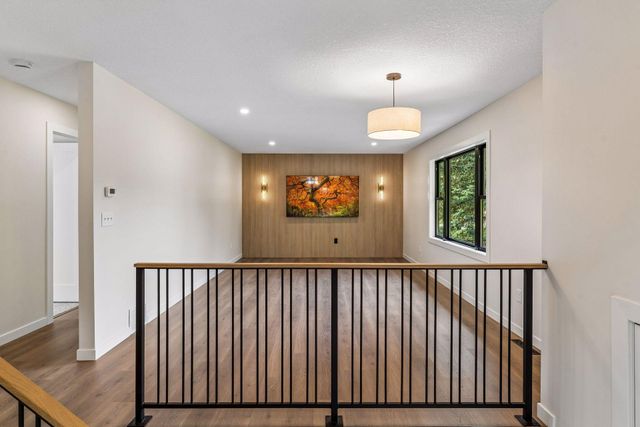 640 Grospoint Lane N, Oakdale, MN 55128