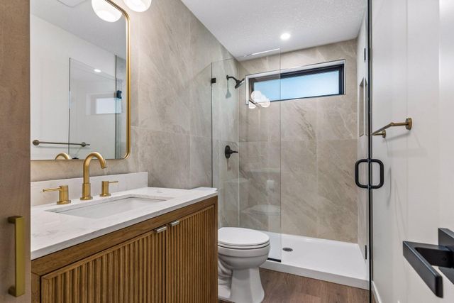 640 Grospoint Lane N, Oakdale, MN 55128