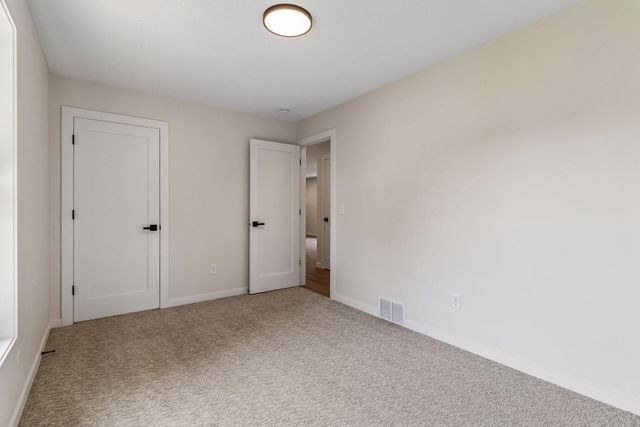 640 Grospoint Lane N, Oakdale, MN 55128