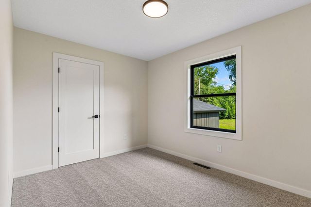 640 Grospoint Lane N, Oakdale, MN 55128