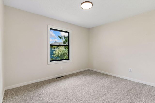 640 Grospoint Lane N, Oakdale, MN 55128
