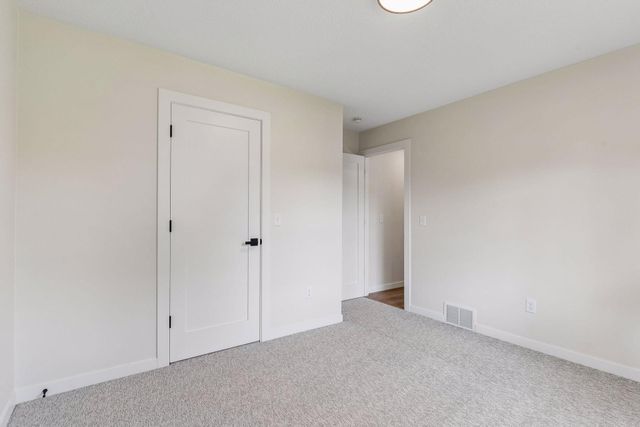640 Grospoint Lane N, Oakdale, MN 55128
