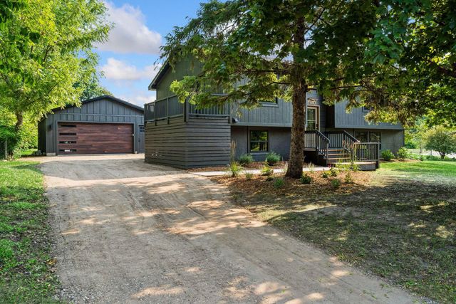 640 Grospoint Lane N, Oakdale, MN 55128