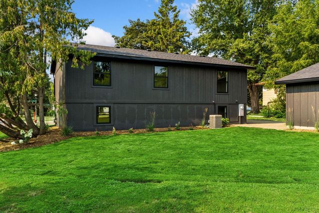 640 Grospoint Lane N, Oakdale, MN 55128