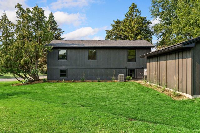 640 Grospoint Lane N, Oakdale, MN 55128