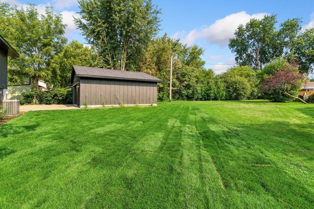 640 Grospoint Lane N, Oakdale, MN 55128