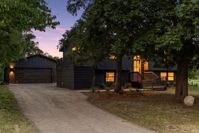 640 Grospoint Lane N, Oakdale, MN 55128