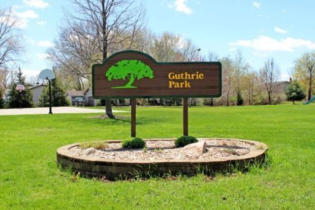 640 Grospoint Lane N, Oakdale, MN 55128