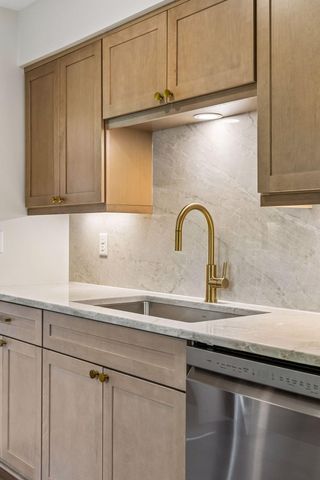 640 Grospoint Lane N, Oakdale, MN 55128