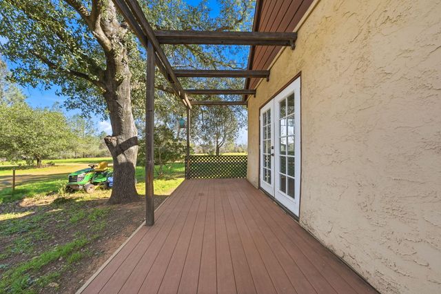 16533 Blue Horse Road, Anderson, CA 96007