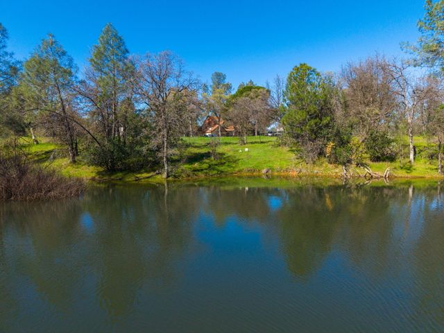16533 Blue Horse Road, Anderson, CA 96007