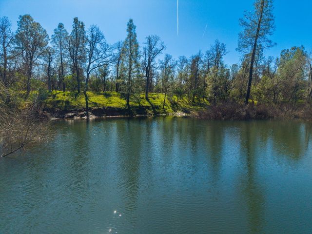 16533 Blue Horse Road, Anderson, CA 96007