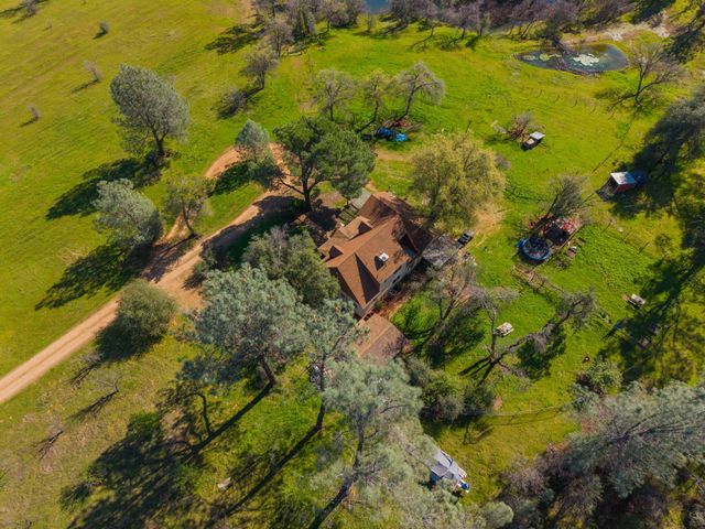 16533 Blue Horse Road, Anderson, CA 96007