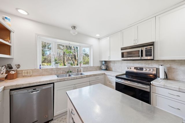 16533 Blue Horse Road, Anderson, CA 96007