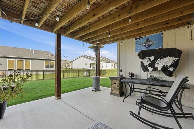 20916 W 190th Place, Spring Hill, KS 66083