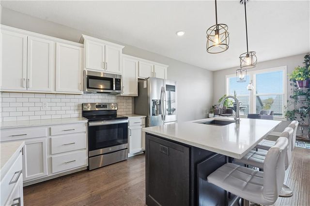 20916 W 190th Place, Spring Hill, KS 66083