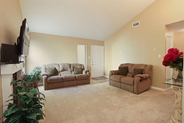 1311 W Century Blvd #62, Lodi, CA 95242