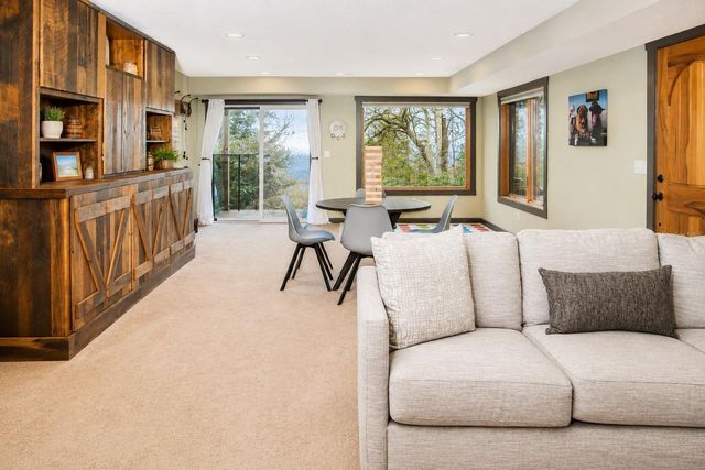 425 FLAT TOP MOUNTAIN ROAD, Fairview, NC 28730