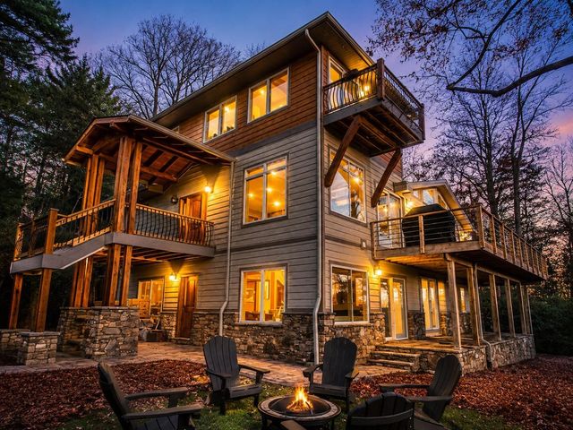 425 FLAT TOP MOUNTAIN ROAD, Fairview, NC 28730