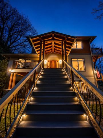 425 FLAT TOP MOUNTAIN ROAD, Fairview, NC 28730