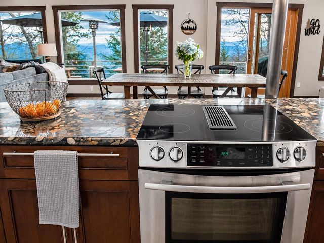 425 FLAT TOP MOUNTAIN ROAD, Fairview, NC 28730